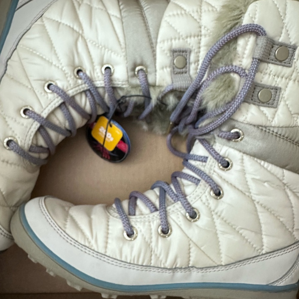 Columbia Women's Quilted Winter Boots - Cream and Gray Fur Trim